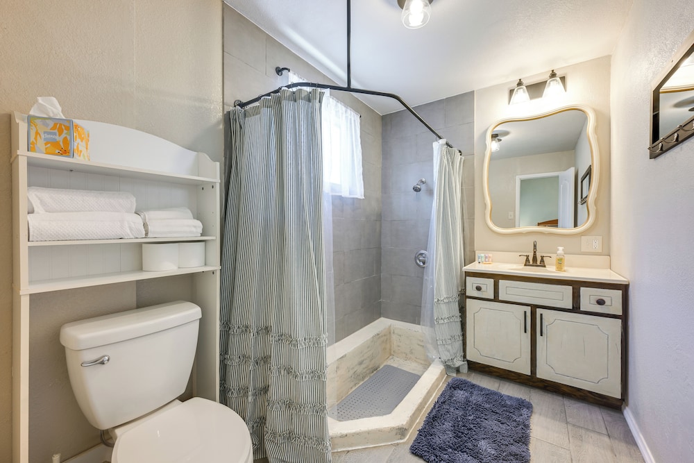 8 Mi to Hiking: Home w/ Patio in Dtwn Pioche