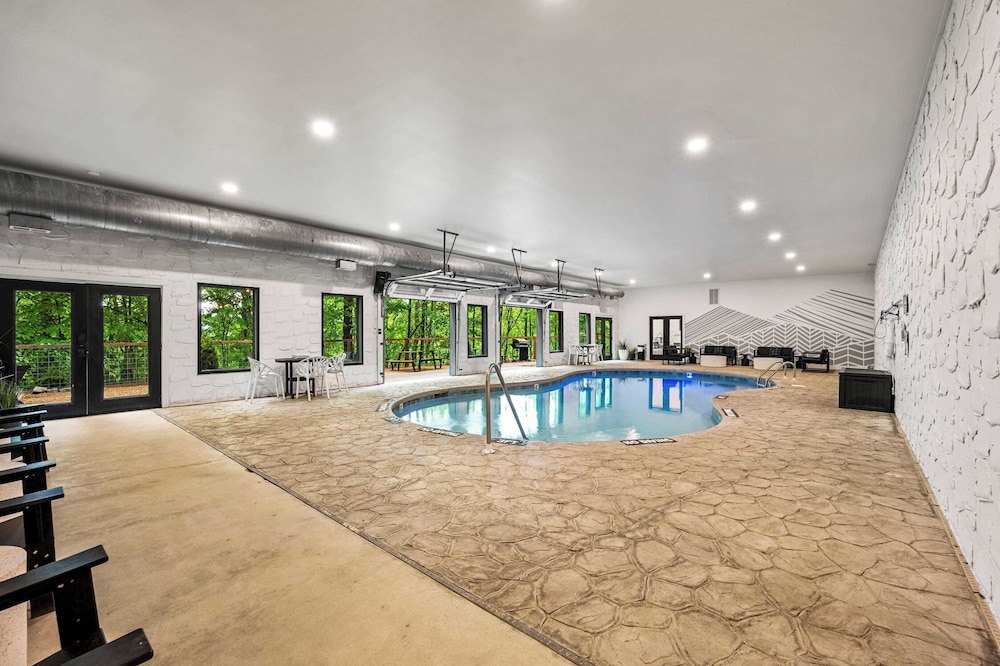 Indoor Heated Pool, Game Room, Hot Tub, Firepits & Spacious Lodge Perfect for Families, Groups & Friends 2 Firefly Mountain Suites by Avantstay