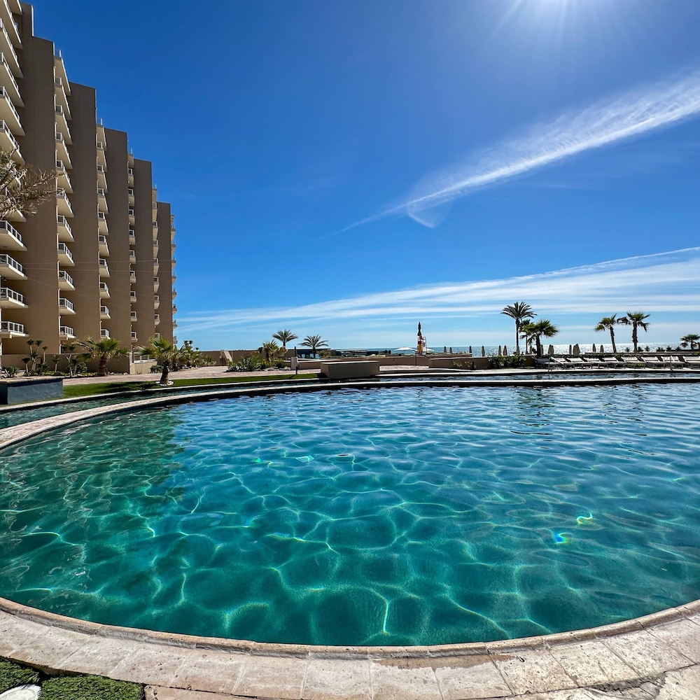 Luxury Ocean View Condo w Huge Deck