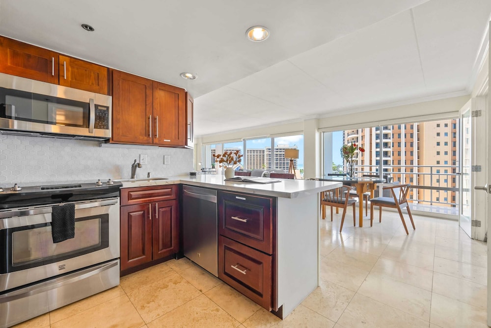 @ Marbella Lane - Cozy 2BR w/ Amazing Ocean Views