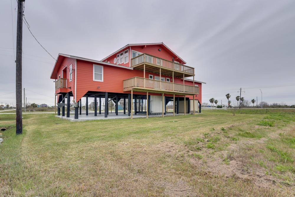 3 Mi to Bolivar Beach: Quiet Condo w/ Balcony