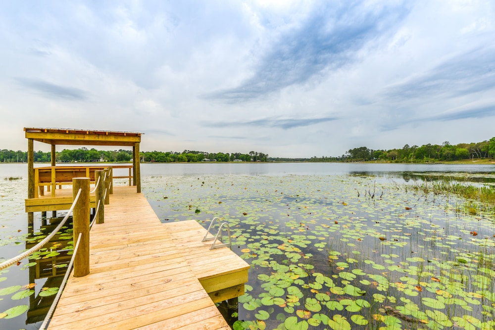 Lakefront Keystone Heights Cottage w/ Private Dock view 4