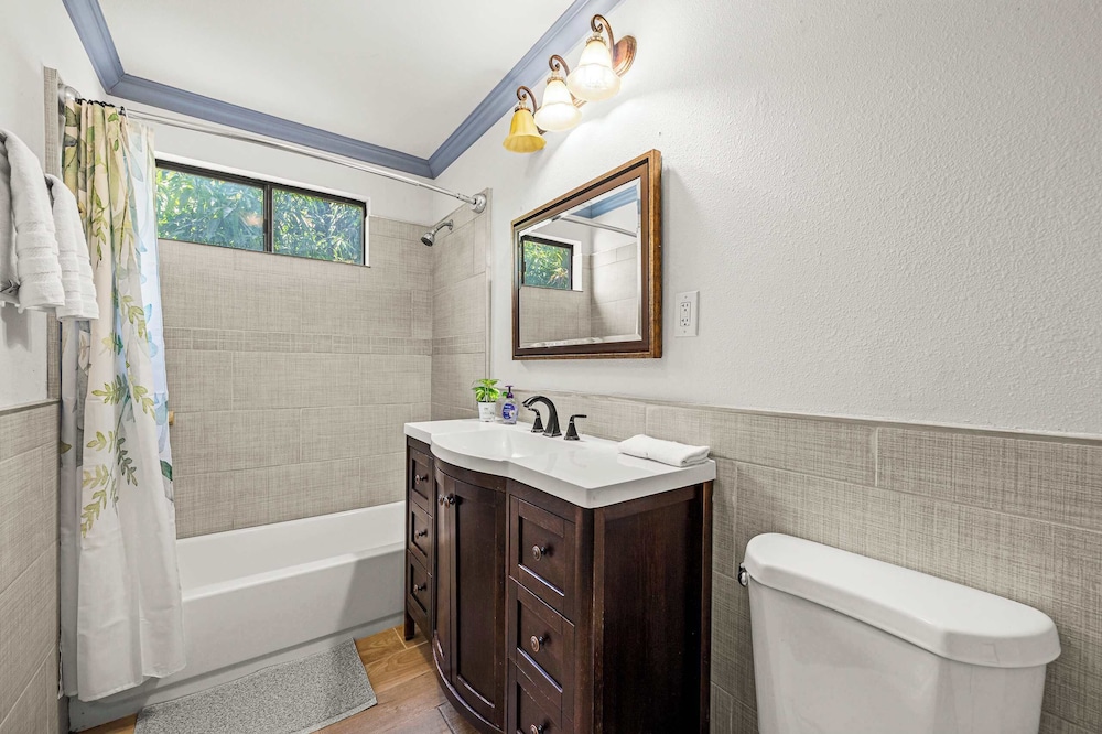 Not Affected by the Fire/spacious Retreat w/ Large Kitchen & Outdoor Patio