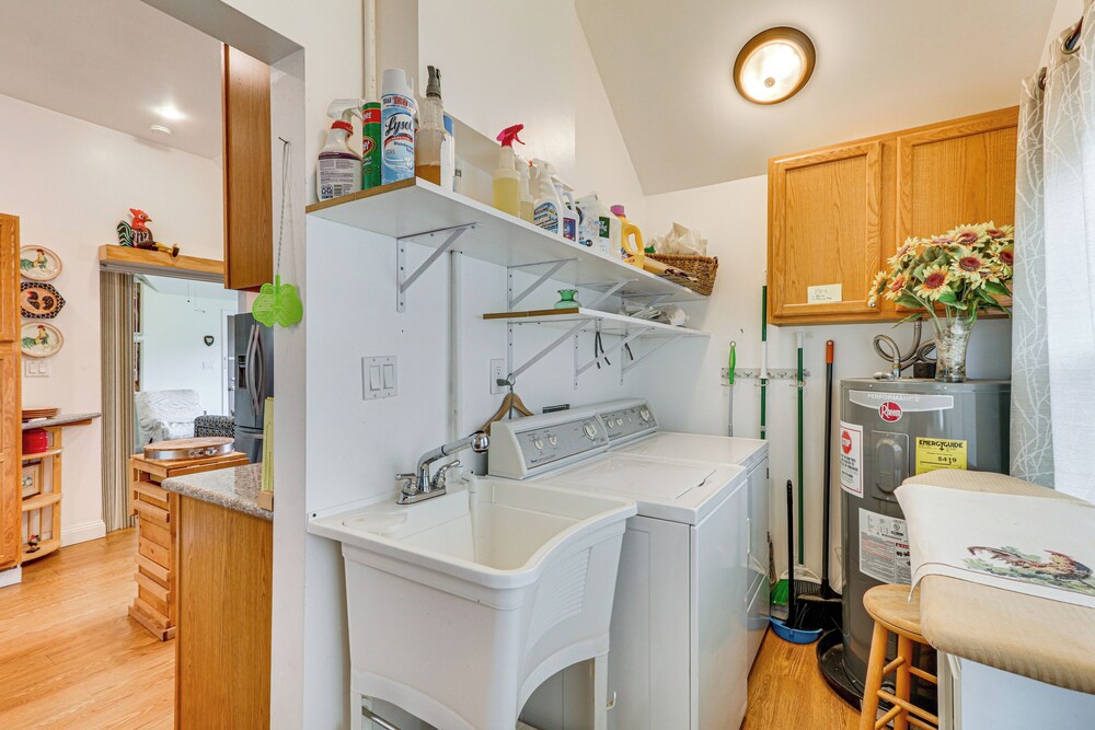7 Mi to Dtwn Portland: Quiet Yet Central Home