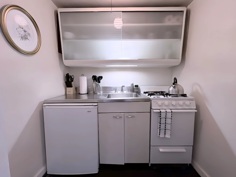 Vintage Studio in Gold Coast - SP 1205
