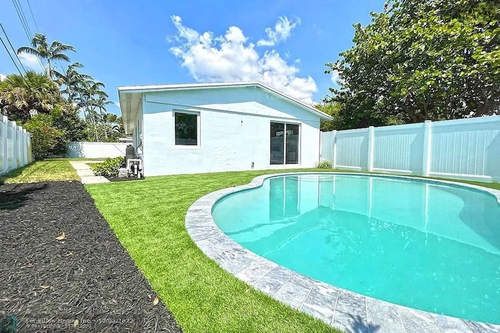 Chic 3BR 2BA Getaway With Private Pool Oasis