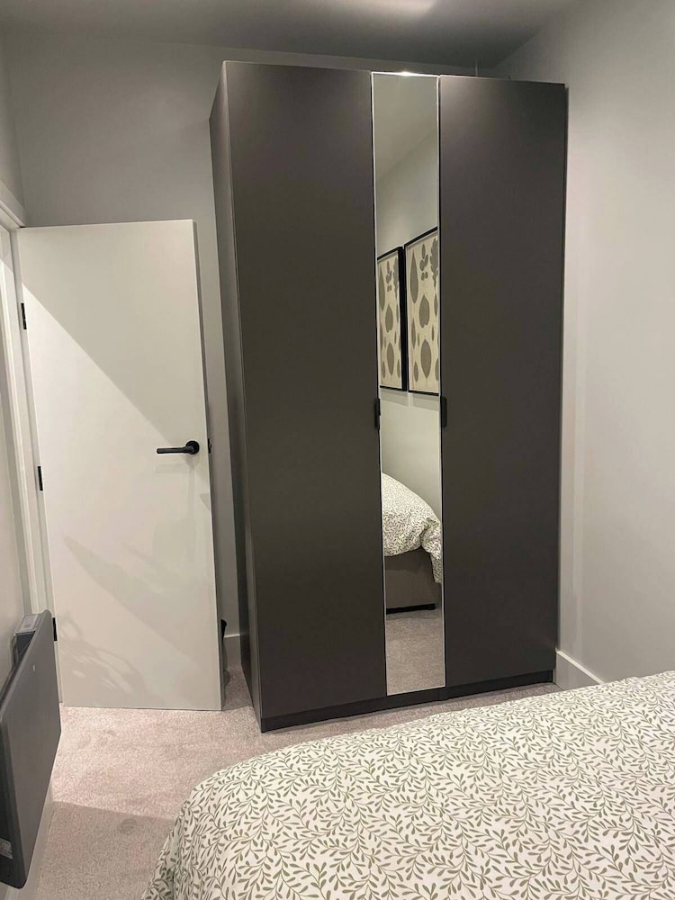 Nw119sg-modernapt-2guests-2br-1minhighstreet