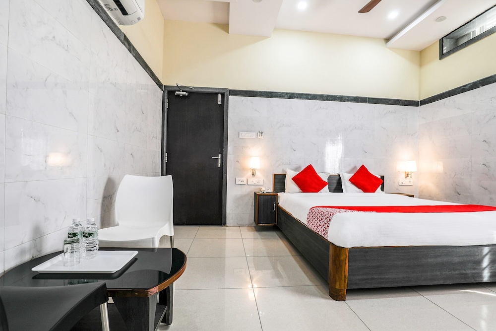 OYO Flagship 9352 Hotel SRC Grand