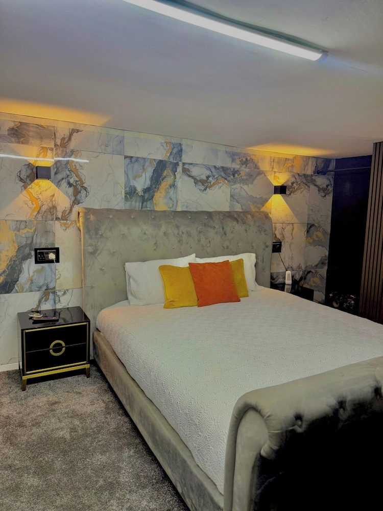 1-bed Apartment - Sleeps 2, Wifi & Central