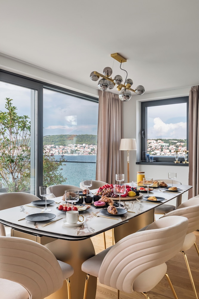 Villa Palace Al Nera Luxurius at sea With 2 Swimming Pools Saunas
