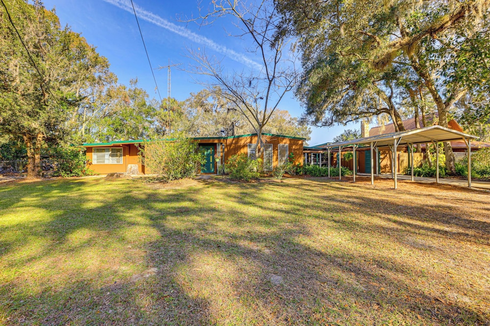 Boathouse w/ Screened Porch: Riverfront Escape!