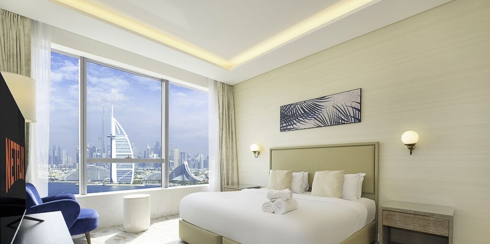 LUX Iconic Views at Palm Tower Suite 4