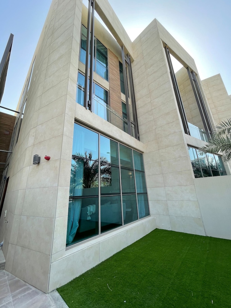 Best Townhouse On Jcv 4 Bedrooms With Jacuzzi