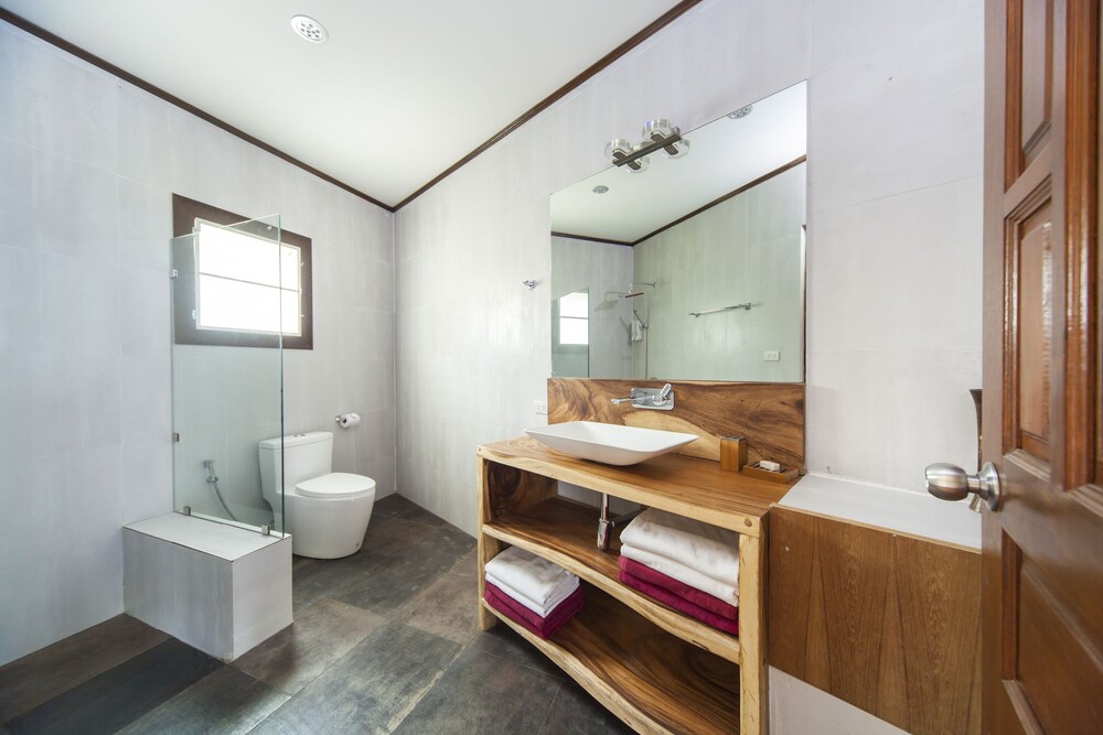 Idyllic Samui Beach Villa Resort