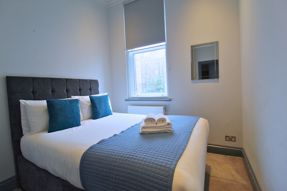 Barons Court Apartments by Viridian Apartments