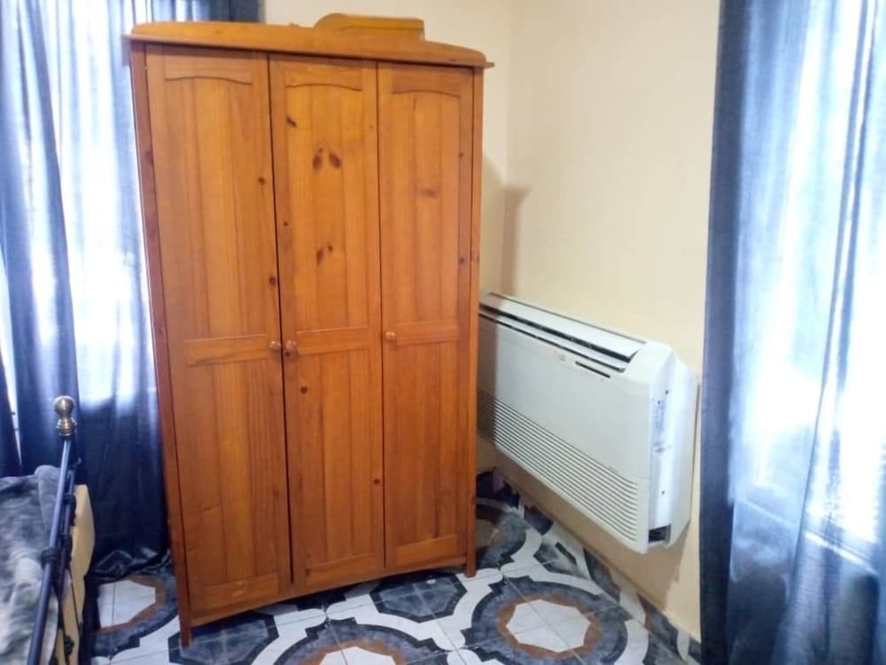 4 Bed House Sleeps 8 - Garden and Pets Welcome view 5
