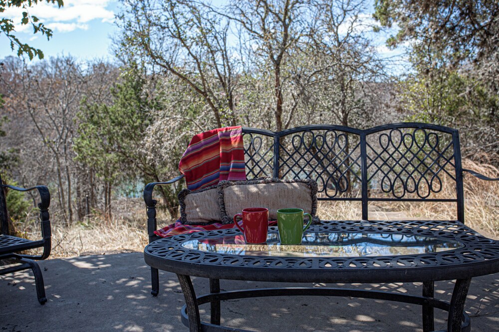 Hill Country Retreat 2 Bedroom 2 Bath