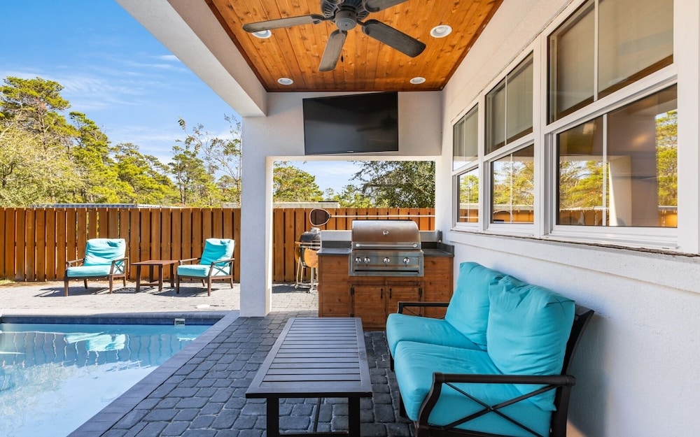 5BR Home w/ Private Heated Pool, Golf Cart, 4 Bikes, Near 30a!