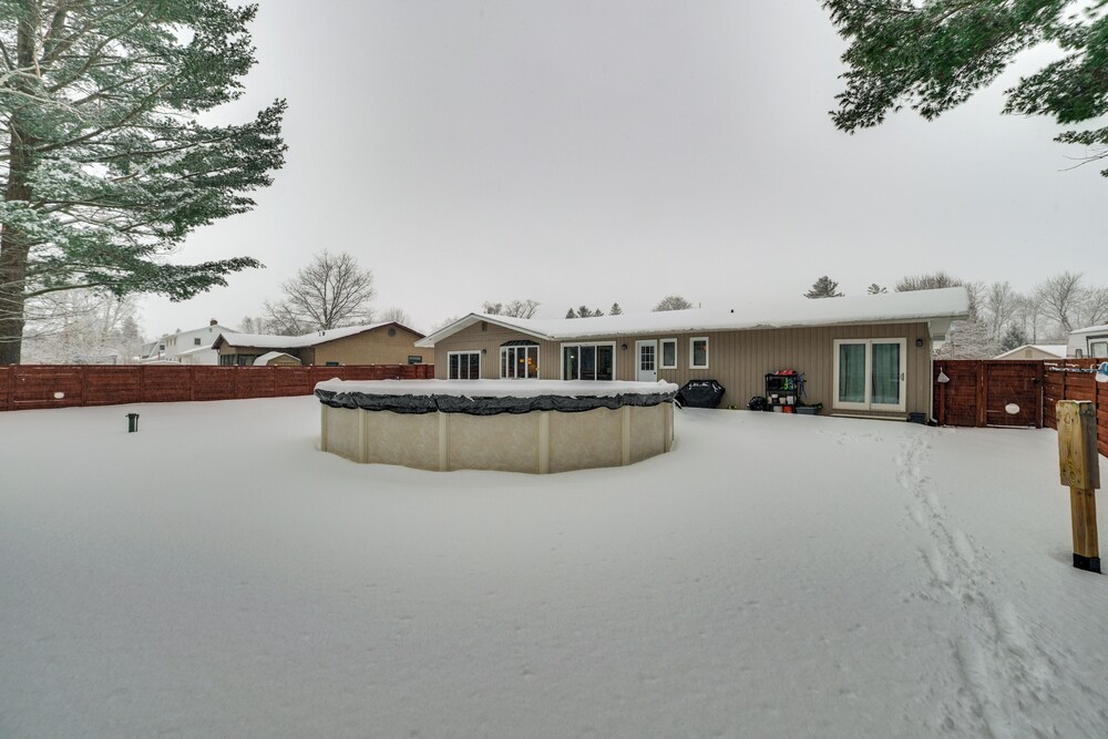 3 Mi to Dtwn Alpena: Family Home w/ Yard!