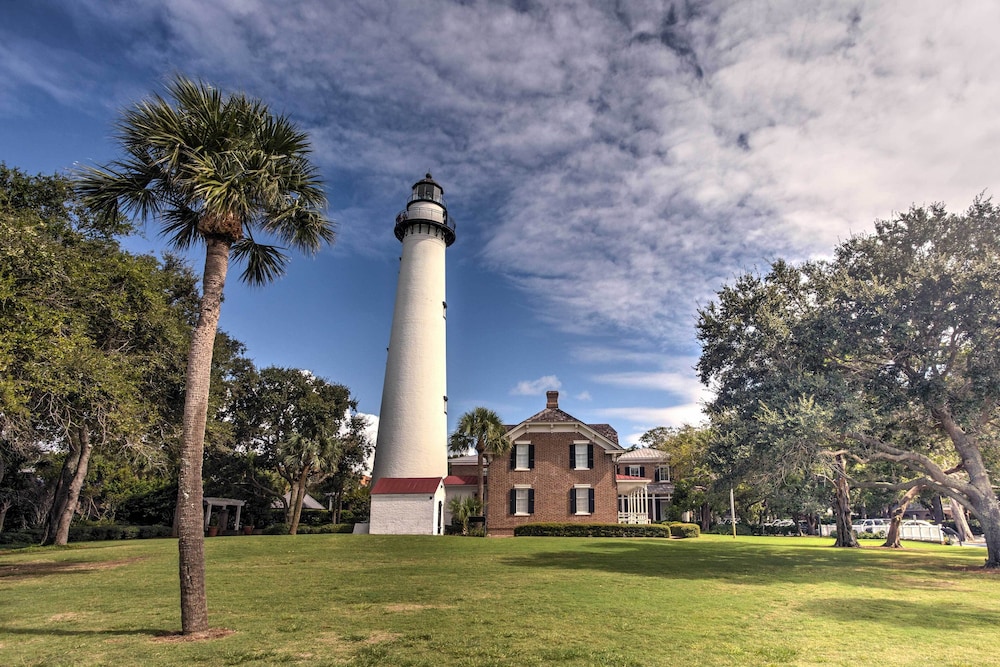 Chic St Simons Townhome w/ Patio  Pool Access! - Property Image 11