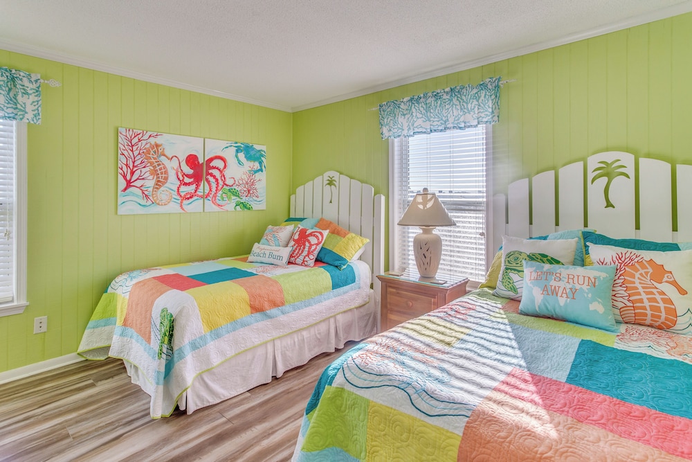 Walk to Shore: Ocean Isle Beach Resort-style Condo