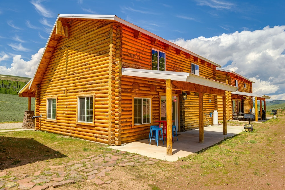 Secluded Mountain Getaway in Wyoming Range! view 5