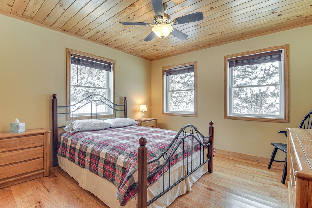 Snowmobiling On-site: Secluded Vermont Getaway
