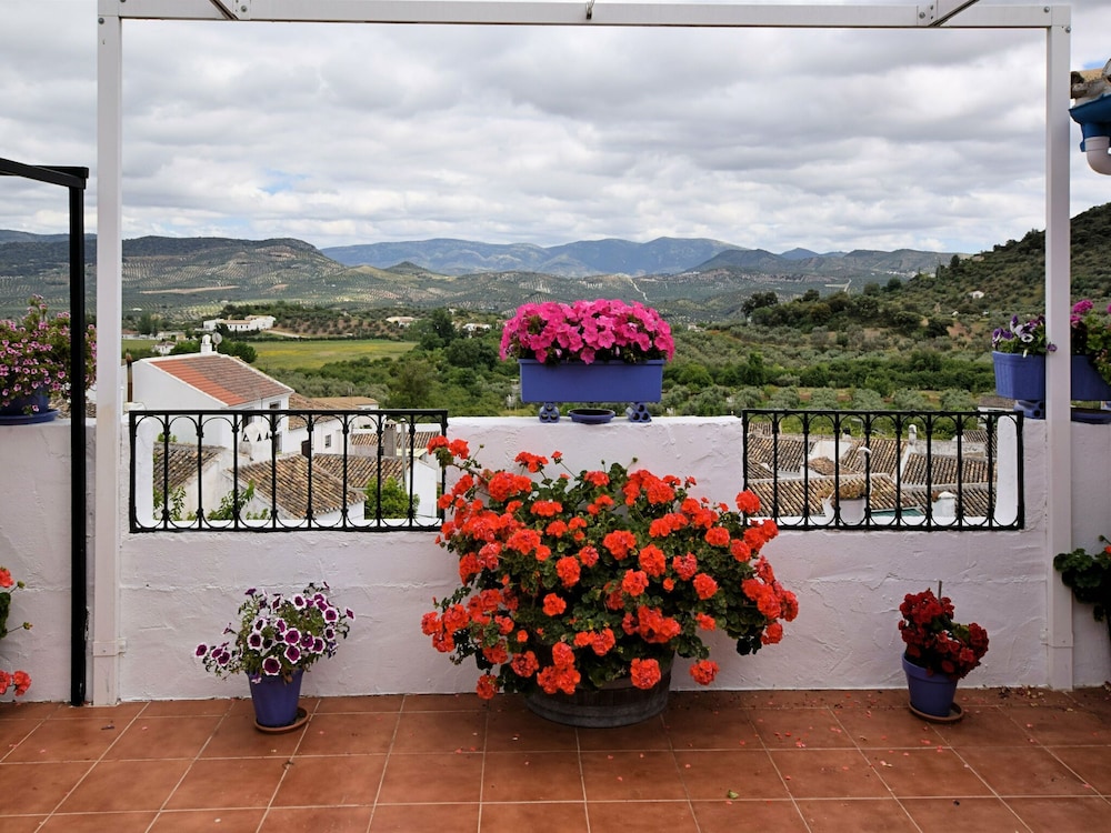 Andalusian House With Private Pool in the Picturesque Village of Zagrilla Alta photo 5