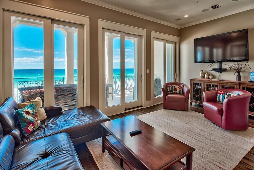 Bella Vizio 5 Bedroom Holiday Home by Five Star Properties
