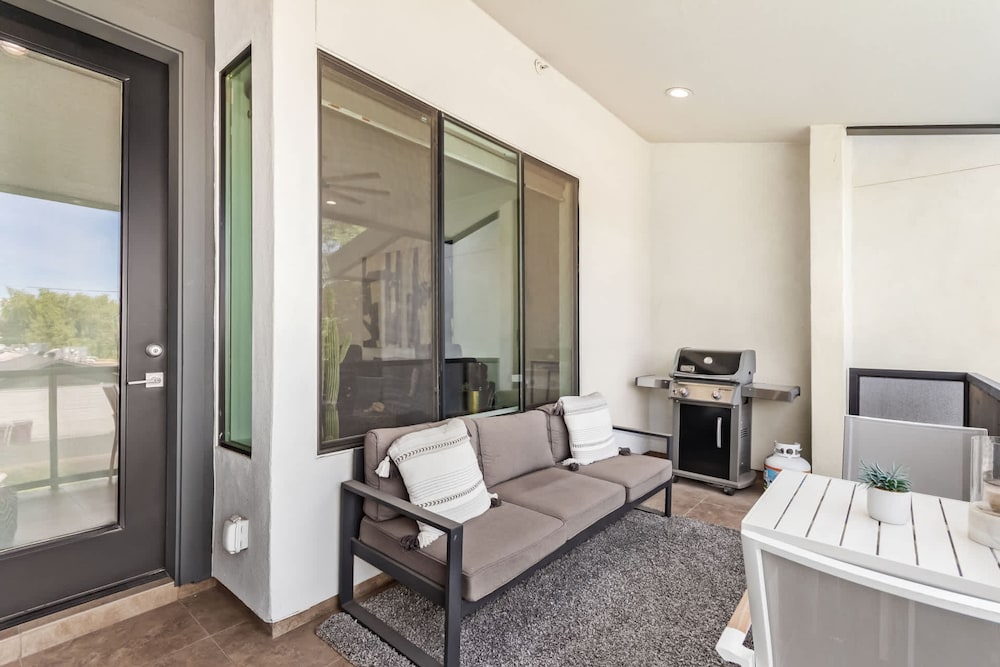 NEW Desert Standard Modern 3-level Oasis