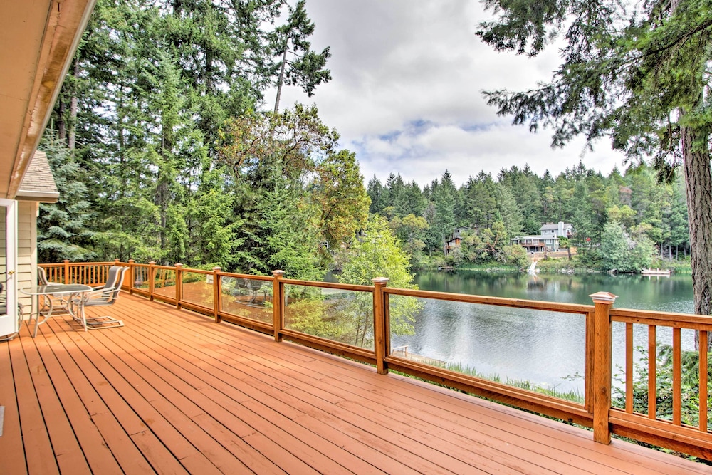 Anderson Island Retreat w/ Lakefront Deck & Canoe! view 5