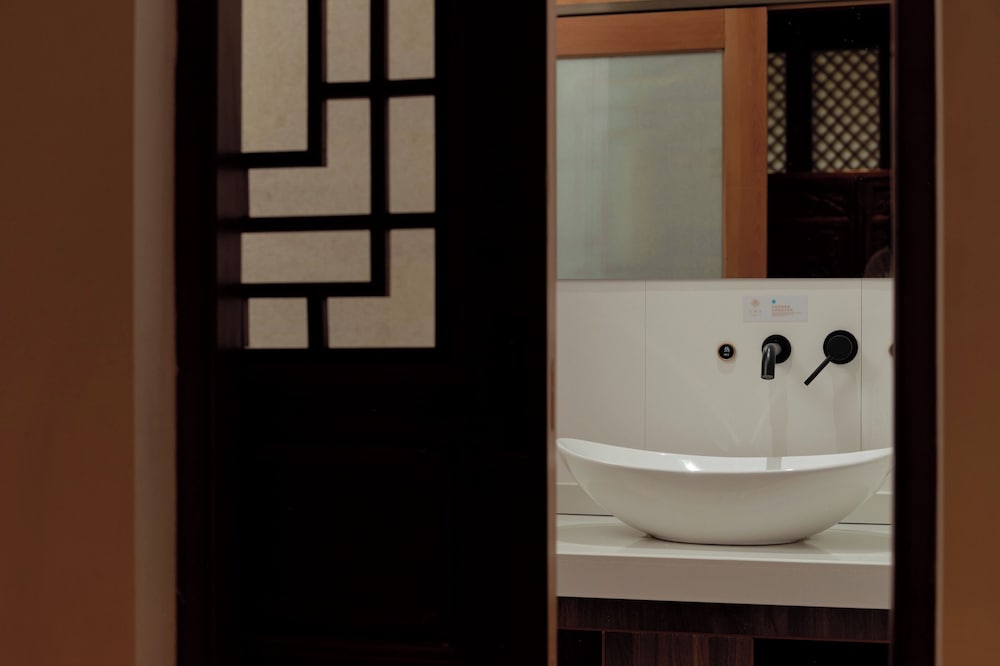 Shaxi Ancient Town Chang Le Li Chinese Courtyard Hotel