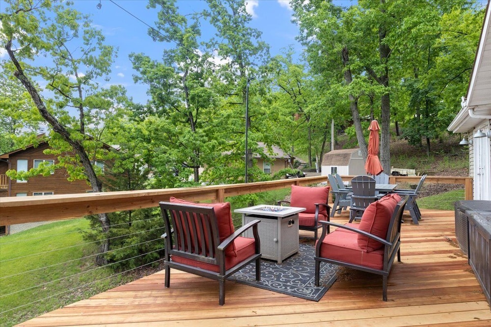 Lakefront Oasis With Skylights & Covered Boat Slip For Extra Adventure