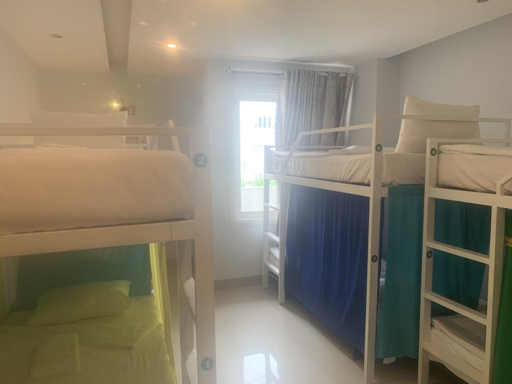 Central Beach Hotel - Hostel