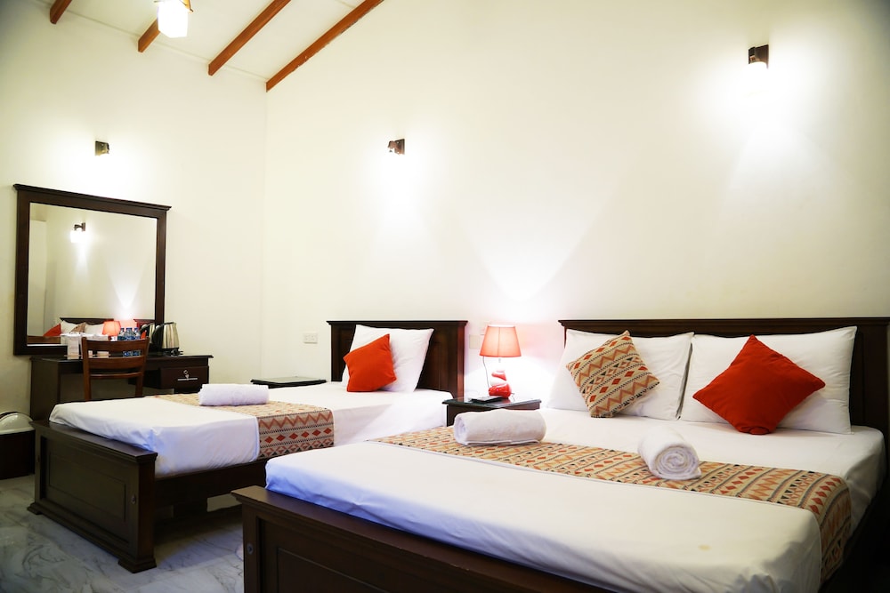 Moon Hills Hotel