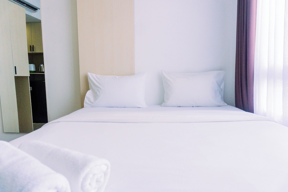 Comfort And Cozy Stay Studio Collins Boulevard Apartment