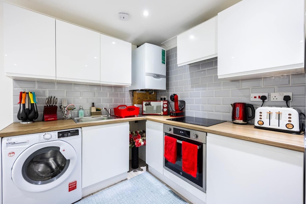 3 Bed 3 Bathroom Flat in Kensington B