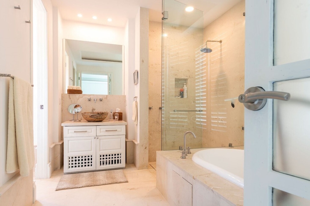Premium 3 Bedroom Condo - Property Image 9