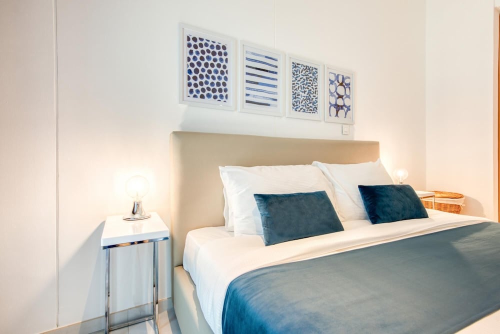 Well Connected Luxury Apt w Waterway Vws