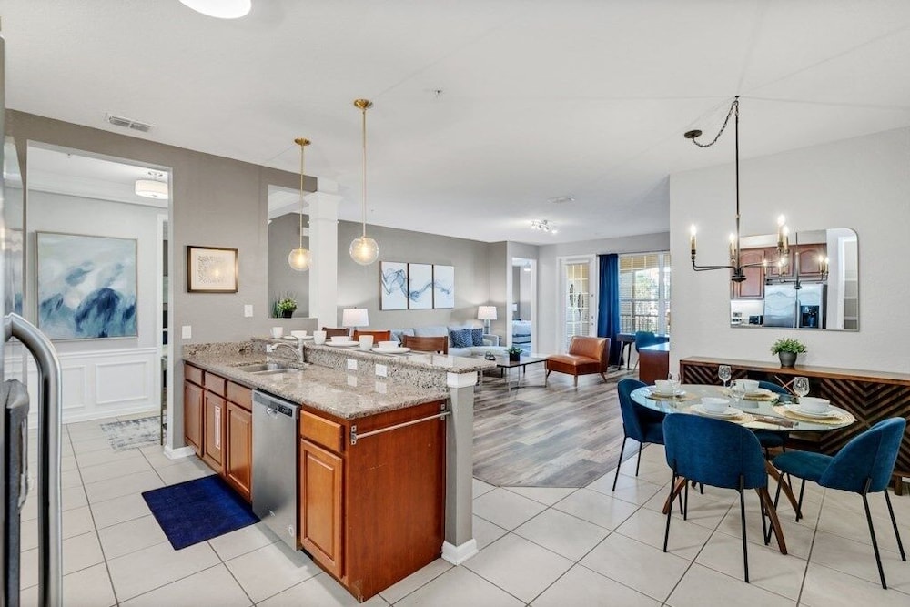 Vista Cay Magic 3 Bedroom Condo by RedAwning