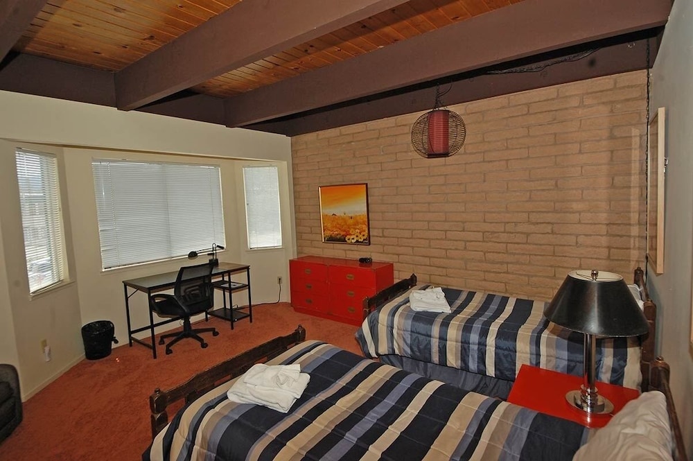 439 Ala Wai 136 3 Bedroom Condo by RedAwning