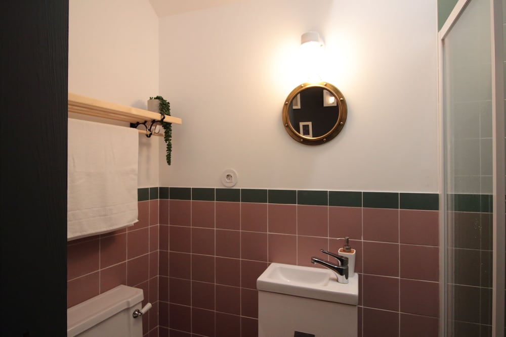 Old Town House in Figueira da Foz Near Beach