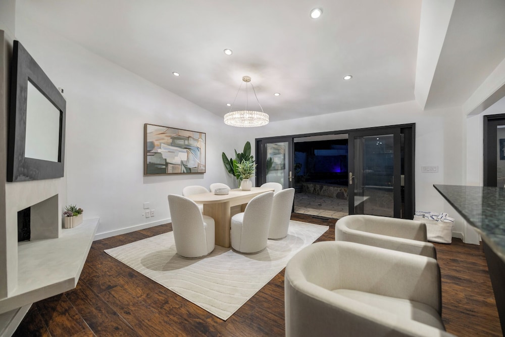 Shirley Lane- Elegant Mid-century Oasis With Pool & Canyon Views