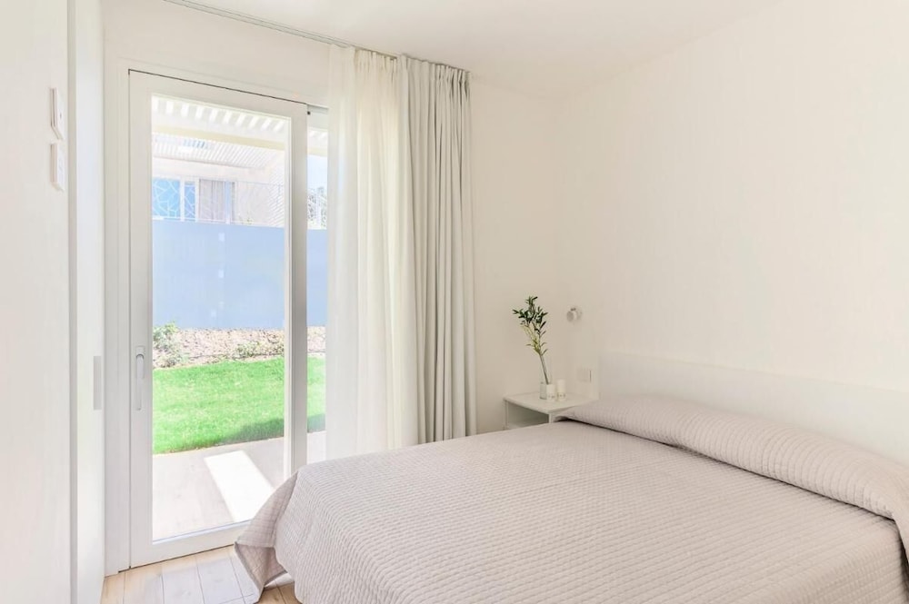 Stunning Capo Falcone Charming Apartments 1 Bedroom Prem Apt Sleeps 4 and Child photo 3