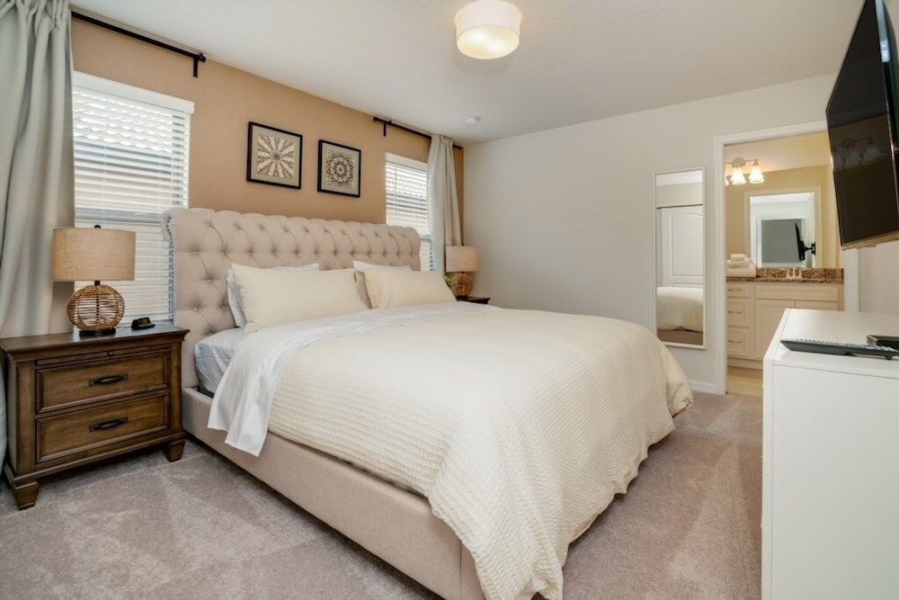 Ultimate 8 Bedroom Windsor At Westside Villa by Redawning - Image 4