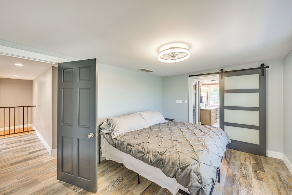 Private Indoor Hot Tub: Fish & Boat on Sylvan Lake