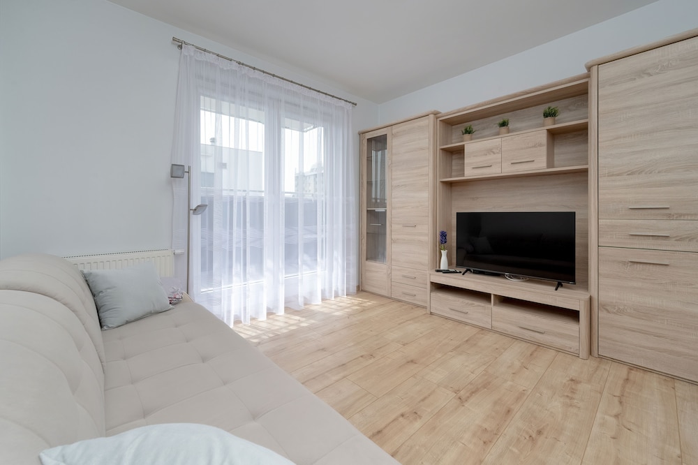 Bright Apartment With Balcony by Renters
