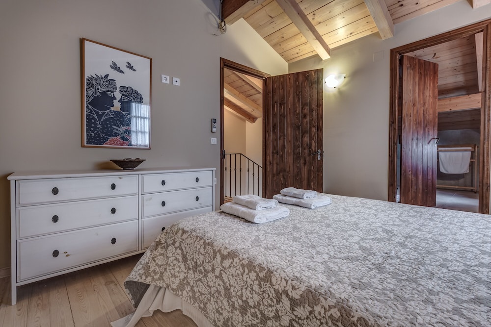 Mastrogiannis Farm House view 4
