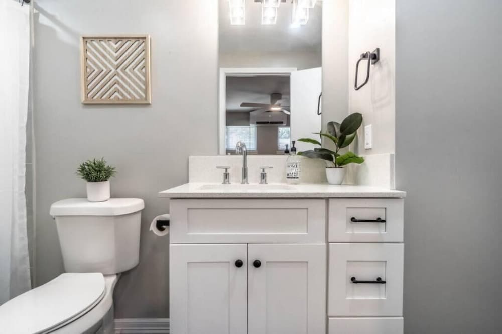 Stylish 1BR Urban Retreat