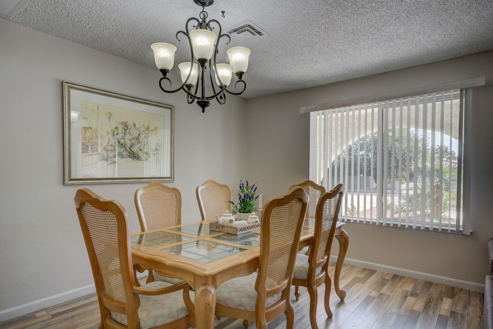 Luxurious 4BR House with Large Pool Near Strip - Image 3